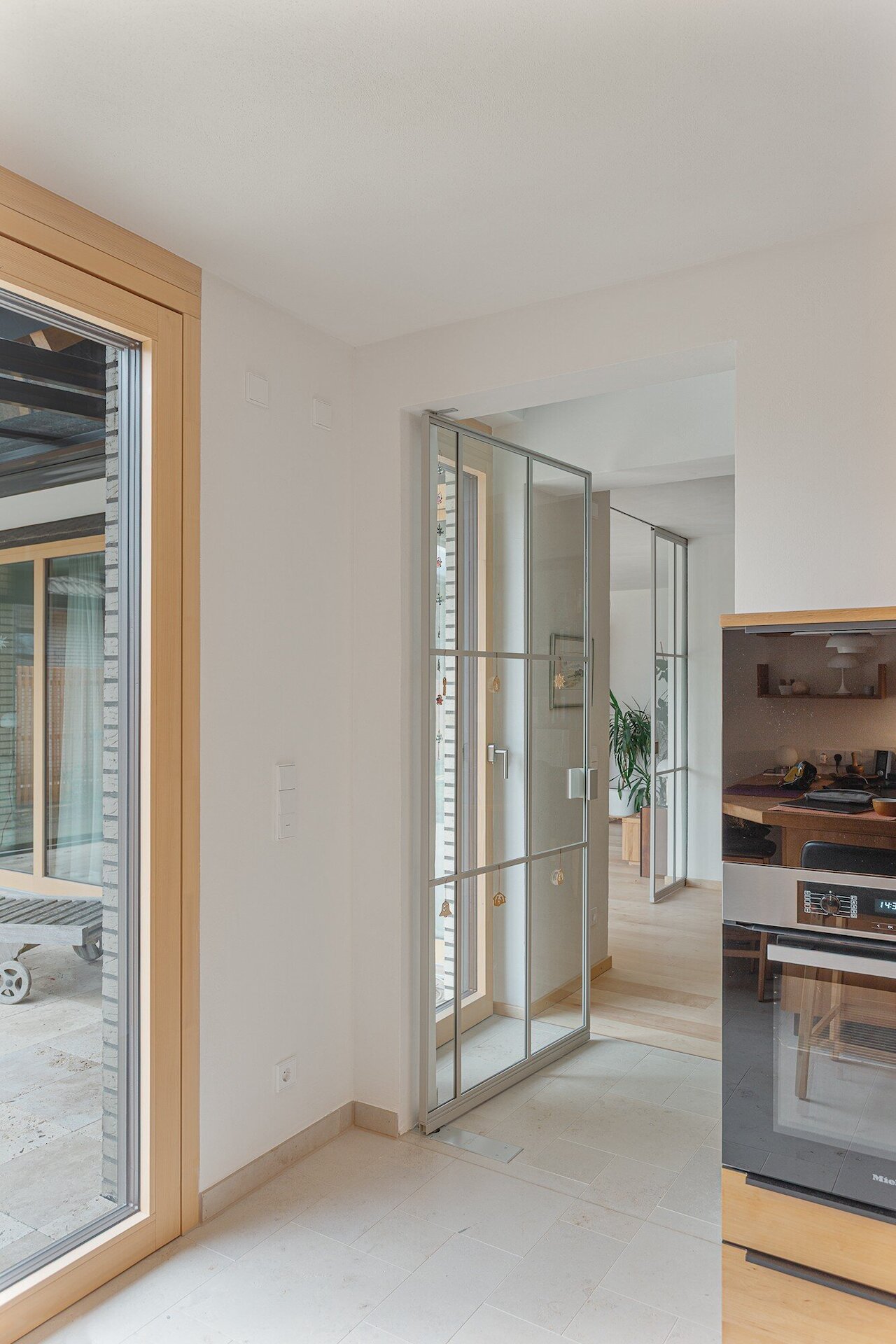 Exklusives Raumgefühl - Faltwerktreppe vs. Stahl-Loft-Türen Image 6