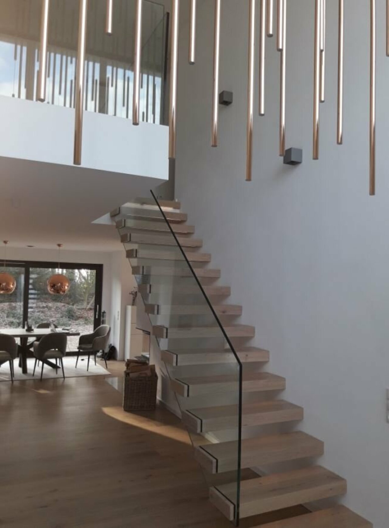 Kragstufentreppe - puristisch und modern  Image 3