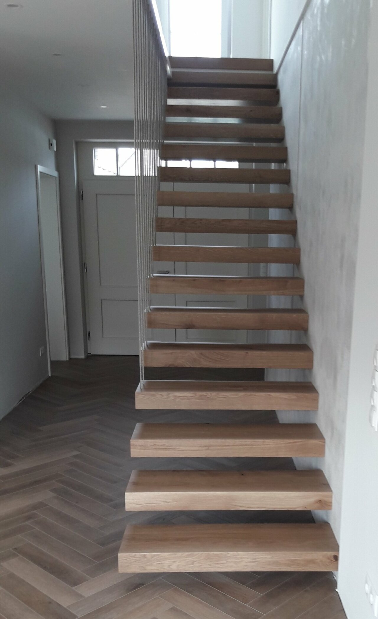 Schlichte Eleganz - Kragstufentreppe Image 2