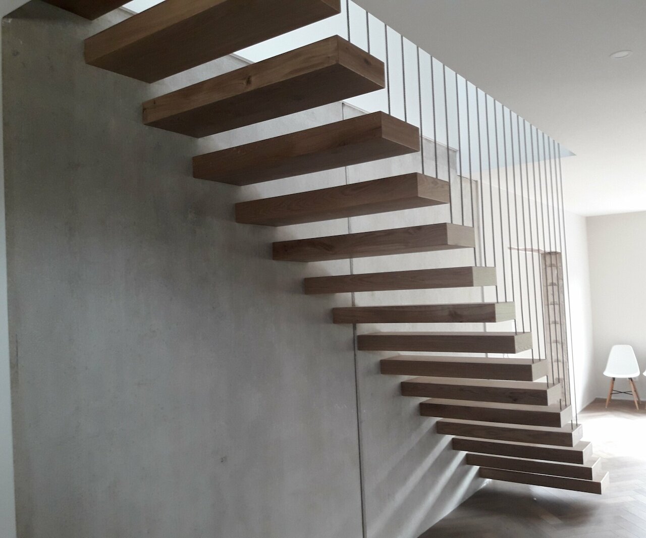 Schlichte Eleganz - Kragstufentreppe Image 3