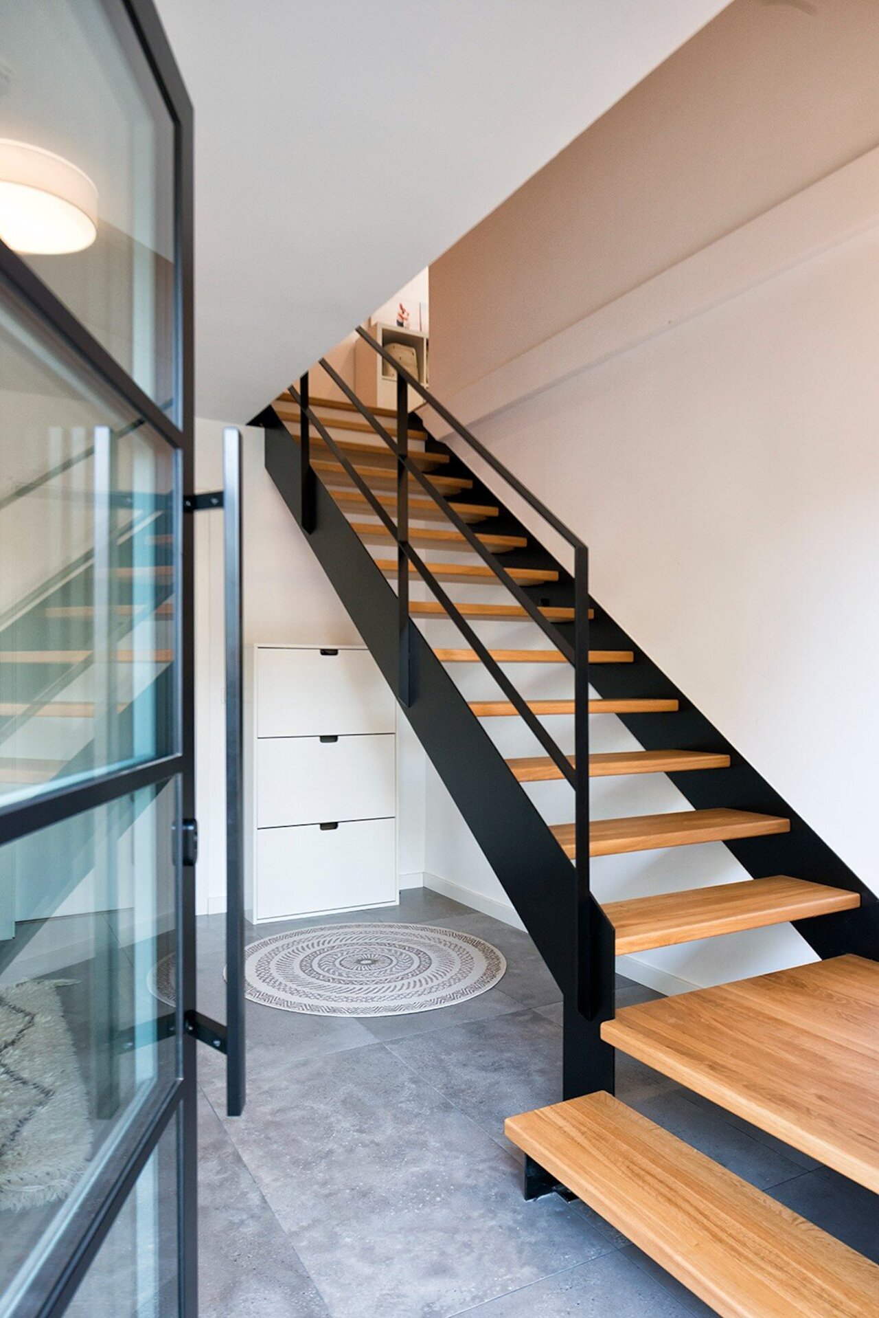 Moderne Treppenkonstruktion - Stahlwangentreppen