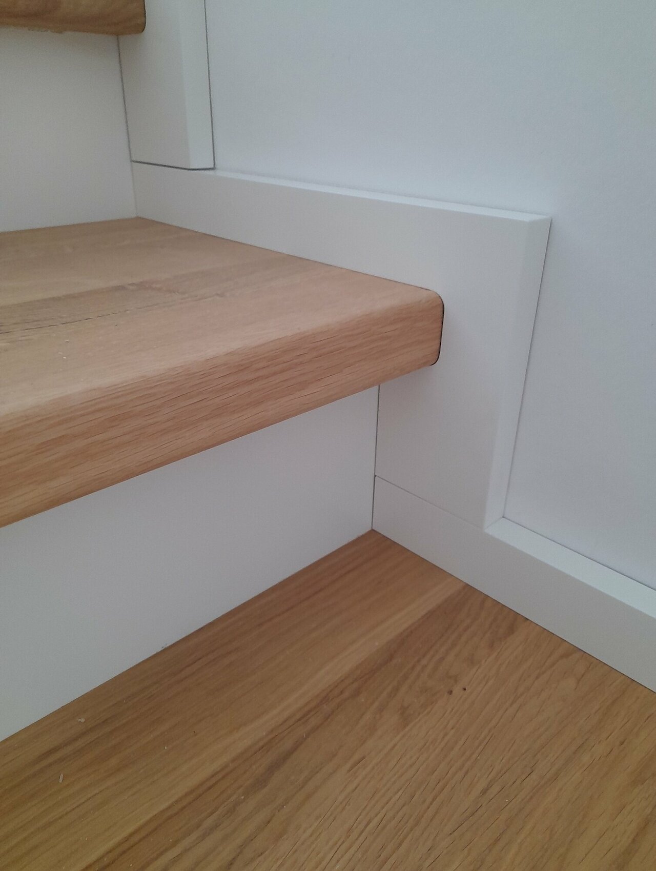 Betontreppe im skandinavischen Design Image 3