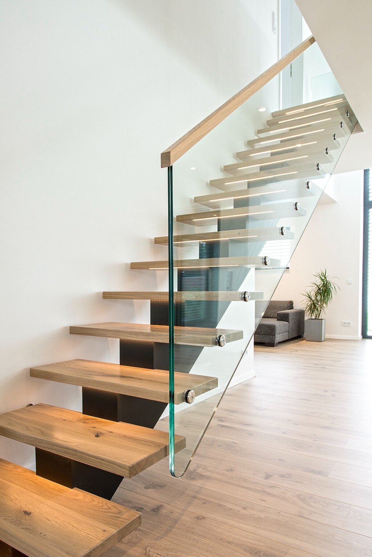 Glänzender Auftritt - Mittelholmtreppe Image 5