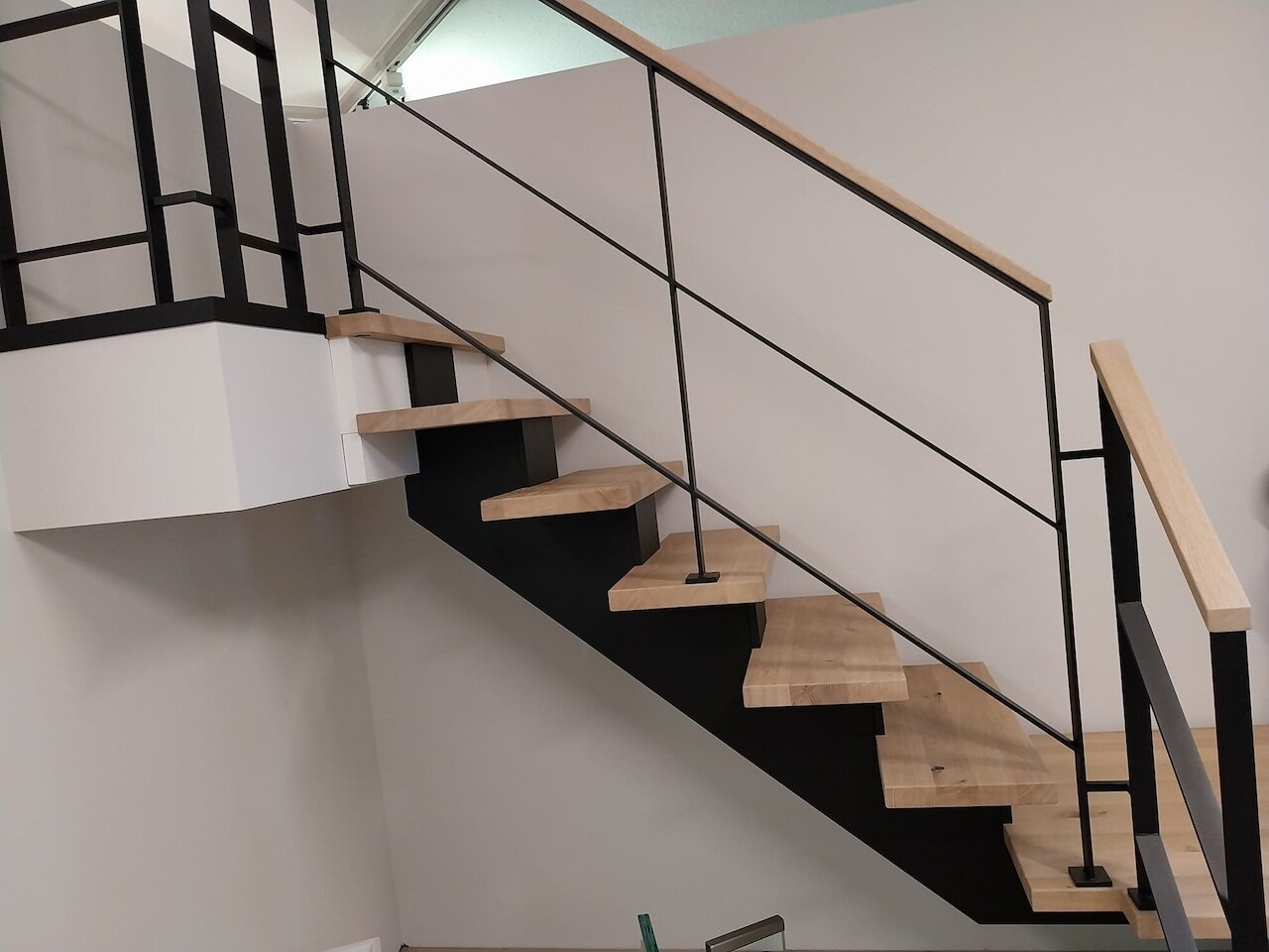 NEU: Modernes Treppendesign in unserer Ausstellung Image 3
