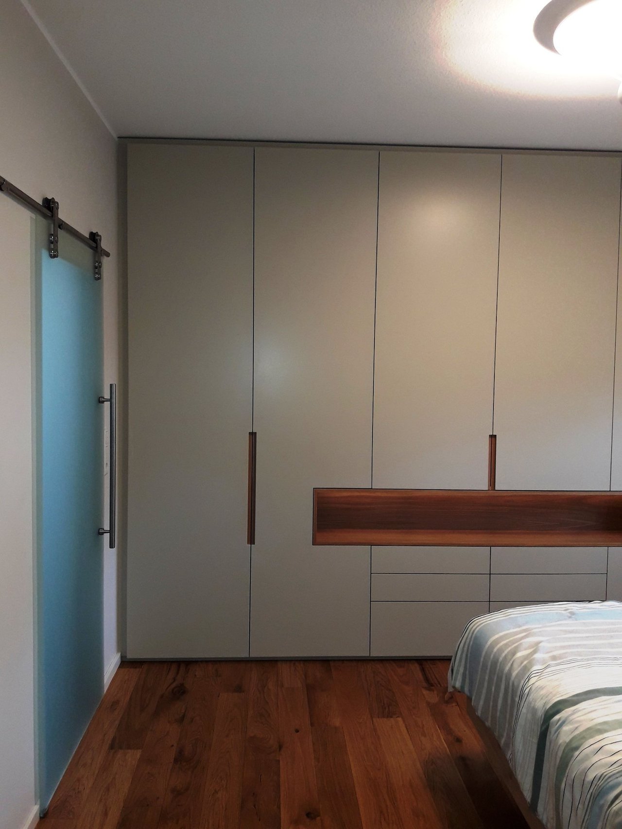 Schlafzimmer Kleiderschrank