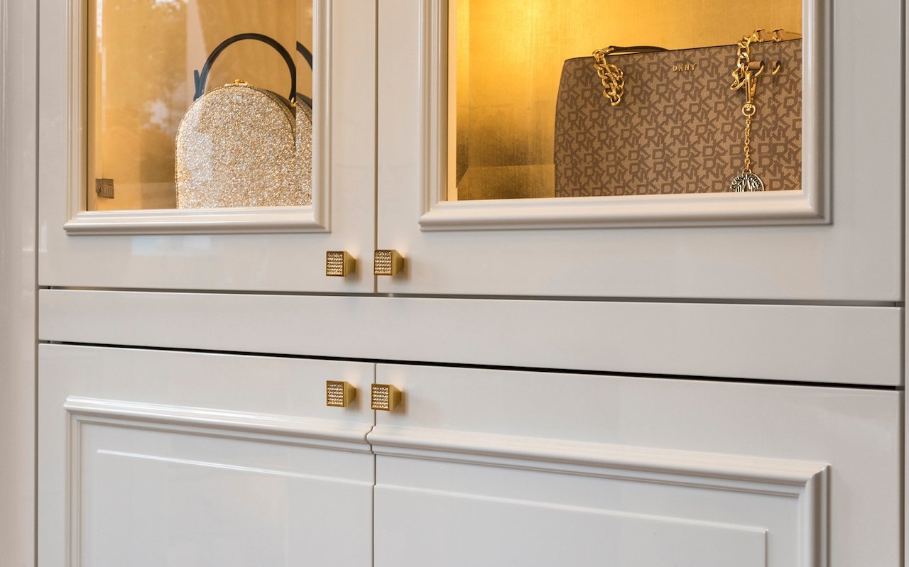 Repräsentativer Stauraum für eine Taschenliebhaberin Image 5