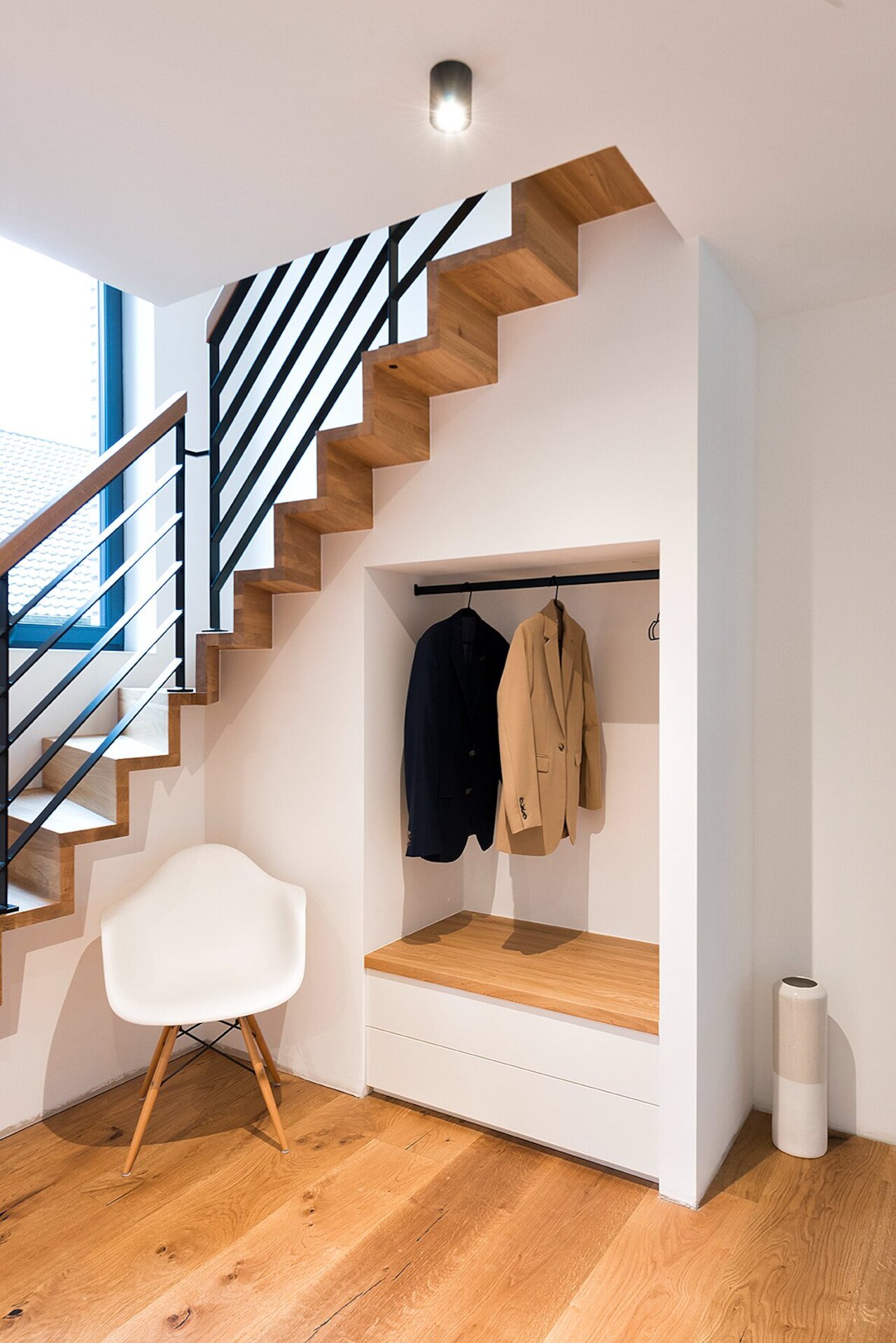 Faltwerktreppe TP_0480 mit Einbauschrank als Garderobe Image 2