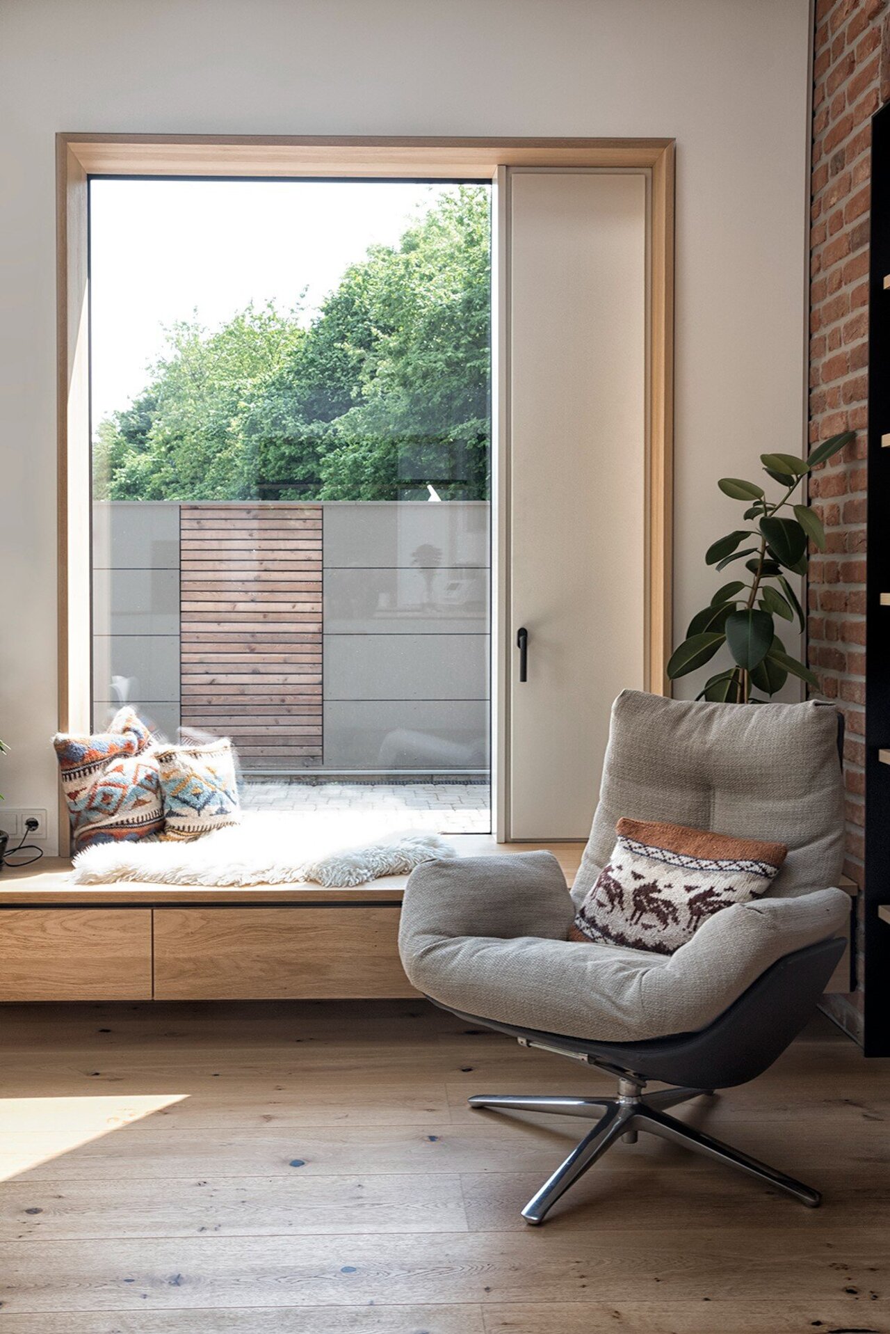 Sideboard Image 7